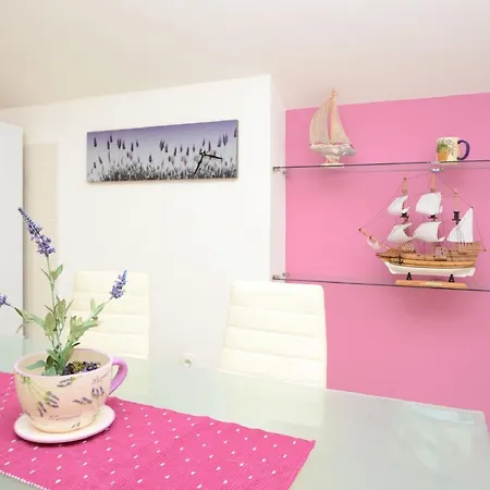 Kor Ula Apartment