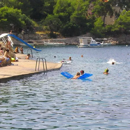 Kor Ula * بريسبا